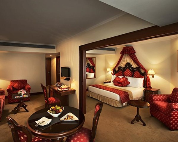 Hotel The Royal Plaza gallery image 2