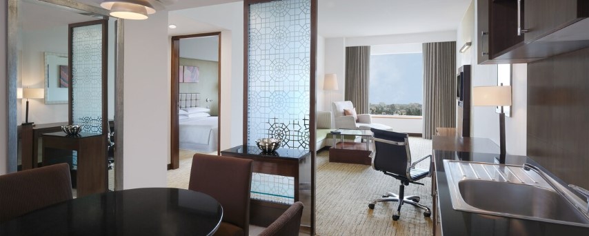 Four Points by Sheraton Hotel &amp; Serviced Apartments, Pune gallery image 1