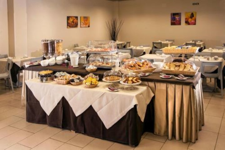 Hotel Artis gallery image 2