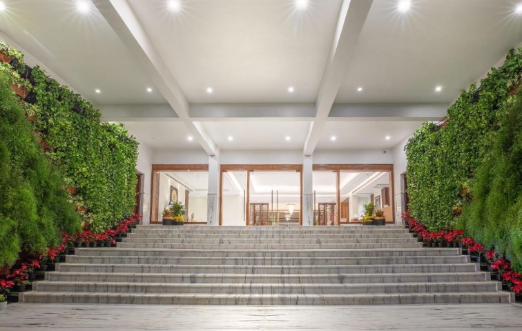 The Lalita Grand gallery image 3