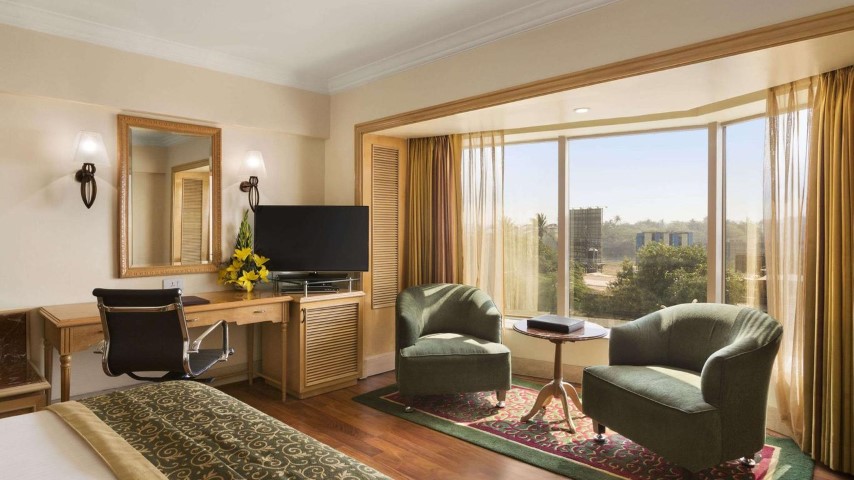 Ramada Plaza by Wyndham Palm Grove gallery image 5